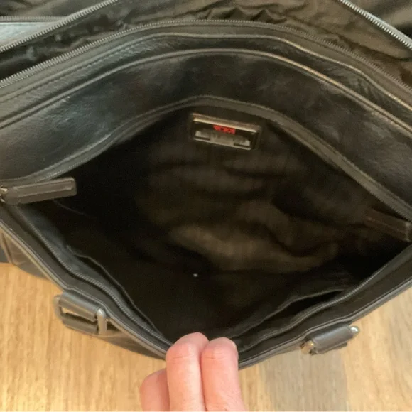 Tumi Business Bag 69730HKO Berwick Double Zip Leather Black